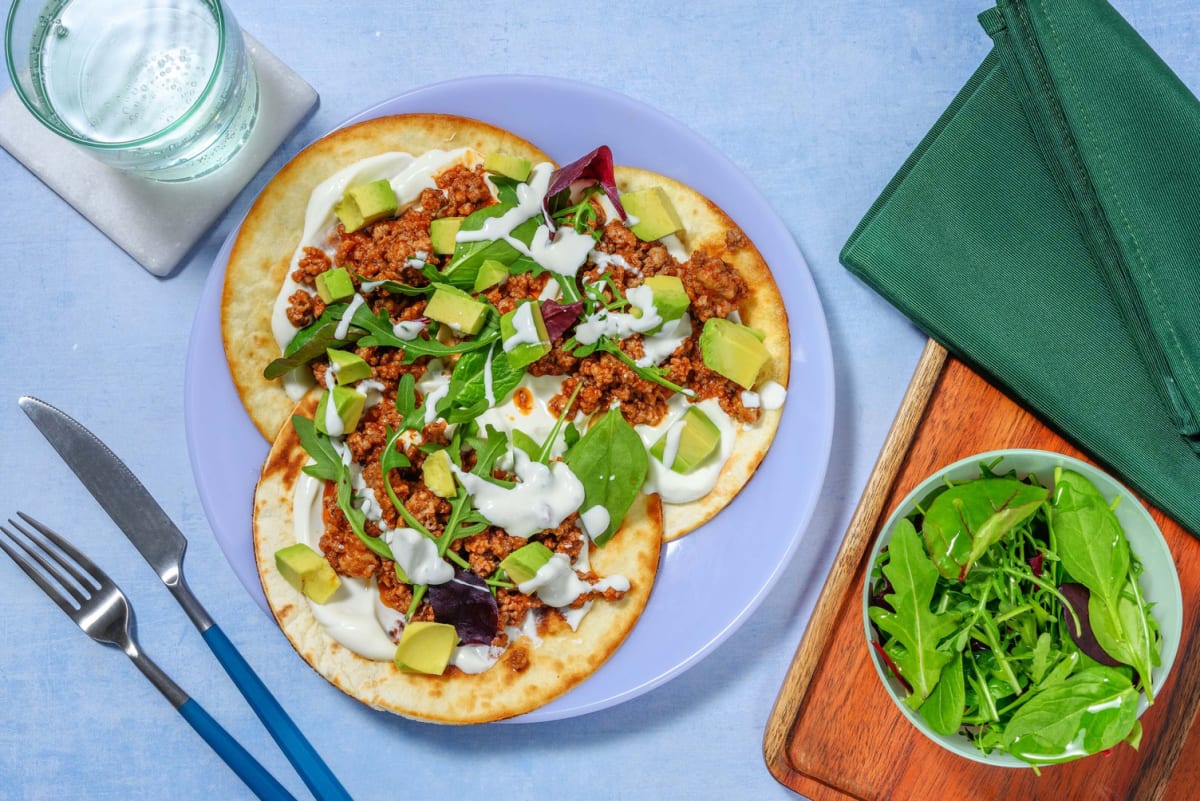 Tostadas di carne macinata e salsa yogurt