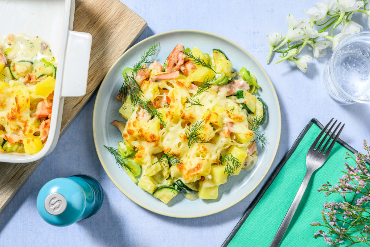 Romige aardappelschotel met warmgerookte zalm