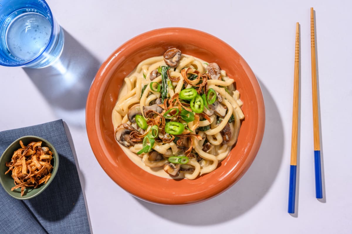 Udon cremosi ai funghi, carne e pasta di miso