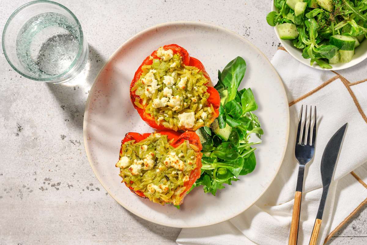 Poivron farci à l'orzo, basilic & fromage à la grecque
