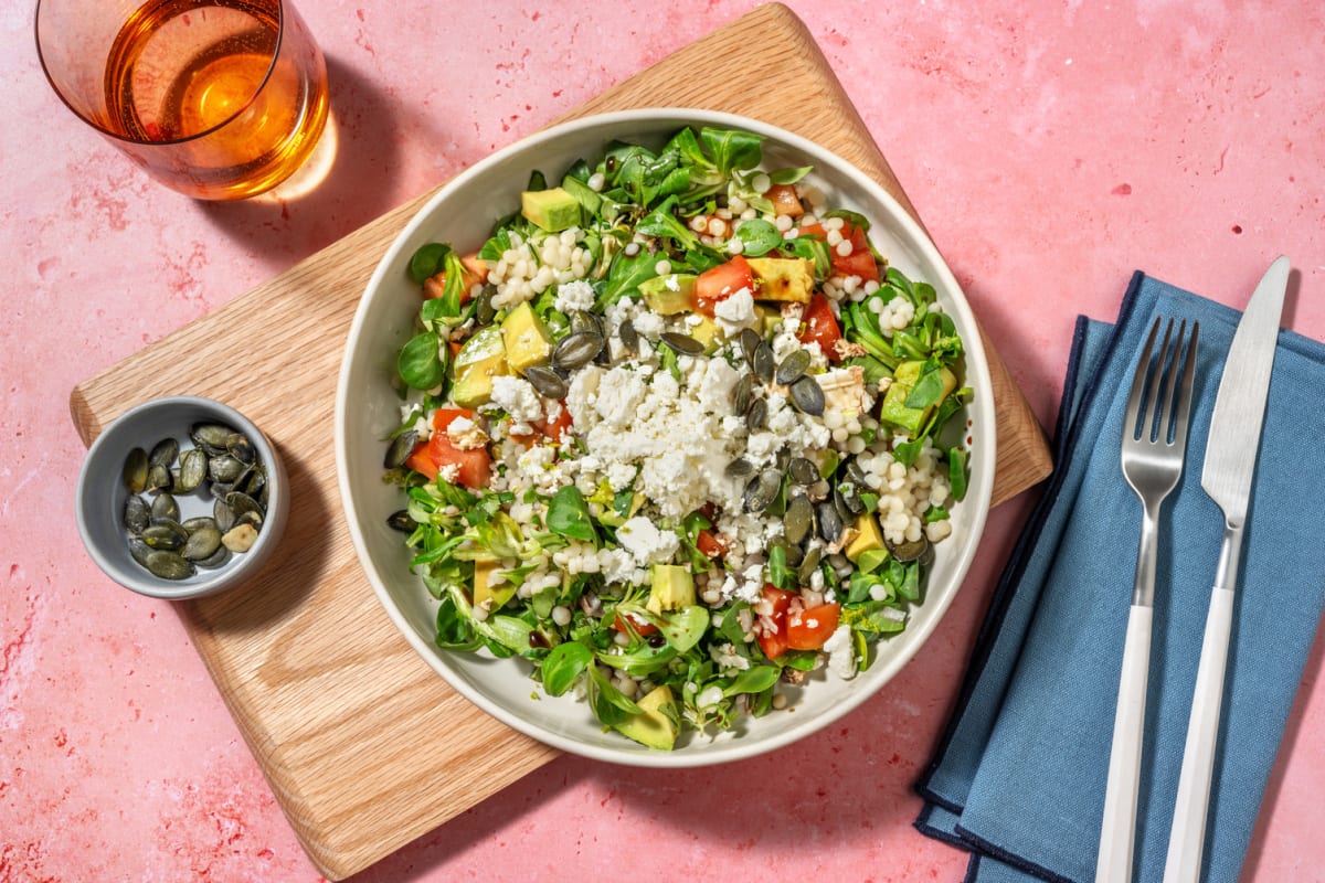 Salade de couscous perlé, crudités & dip d'avocat
