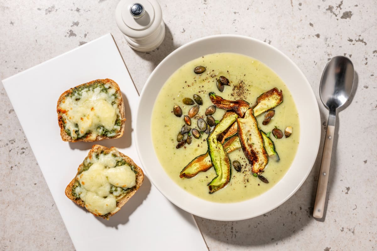 Soupe estivale courgette & crème de basilic