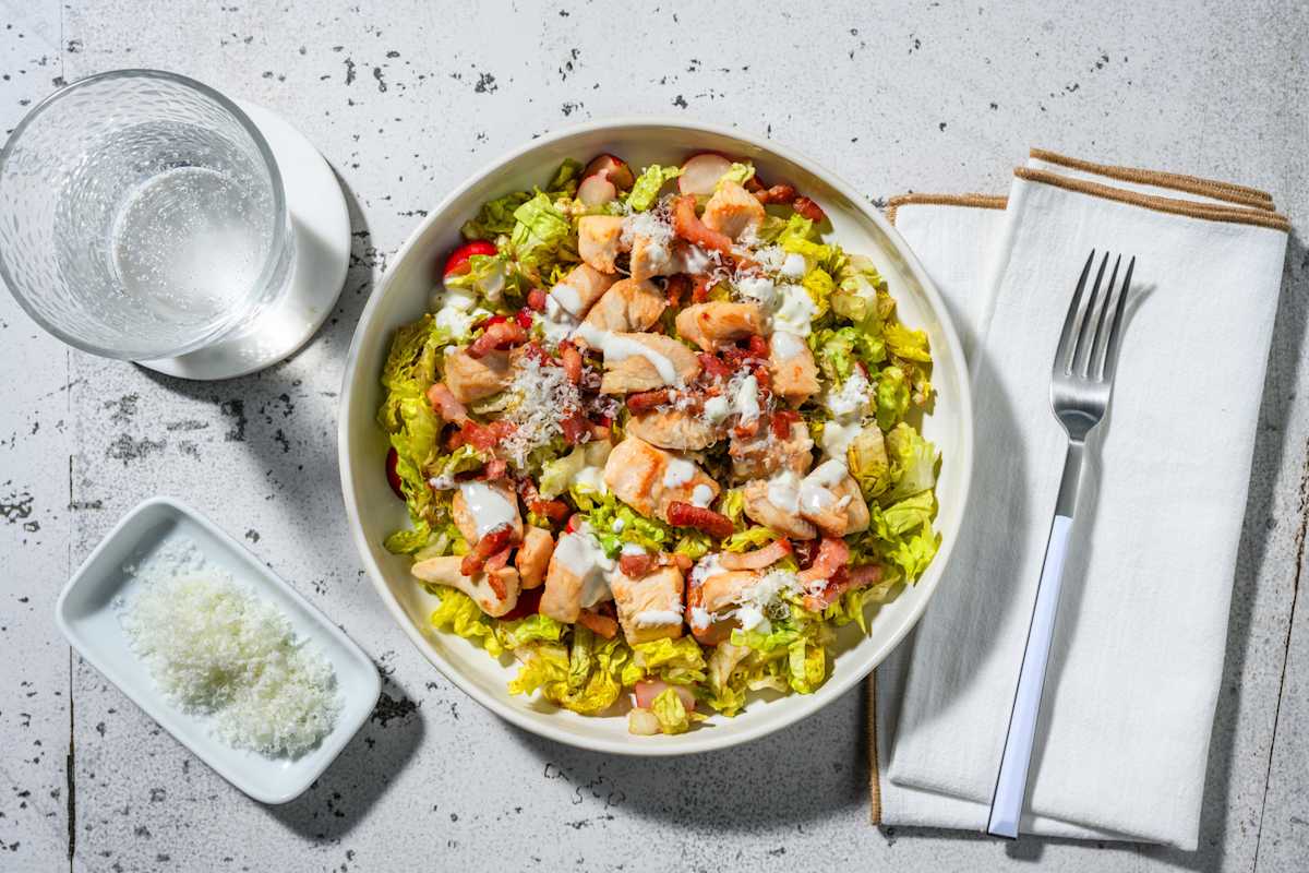 Salade minute façon César : poulet & lardons 