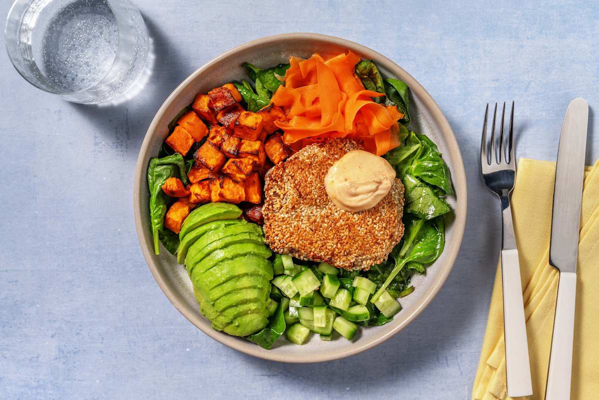 Boeddhabowl met sesamkip, avocado en zoete aardappel