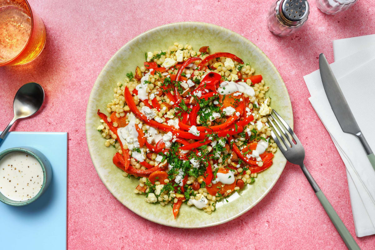 Couscous perlé garni de poivron rôti et fromage grec