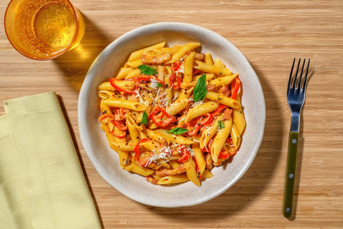 Penne in cremiger Speck-Tomatensauce