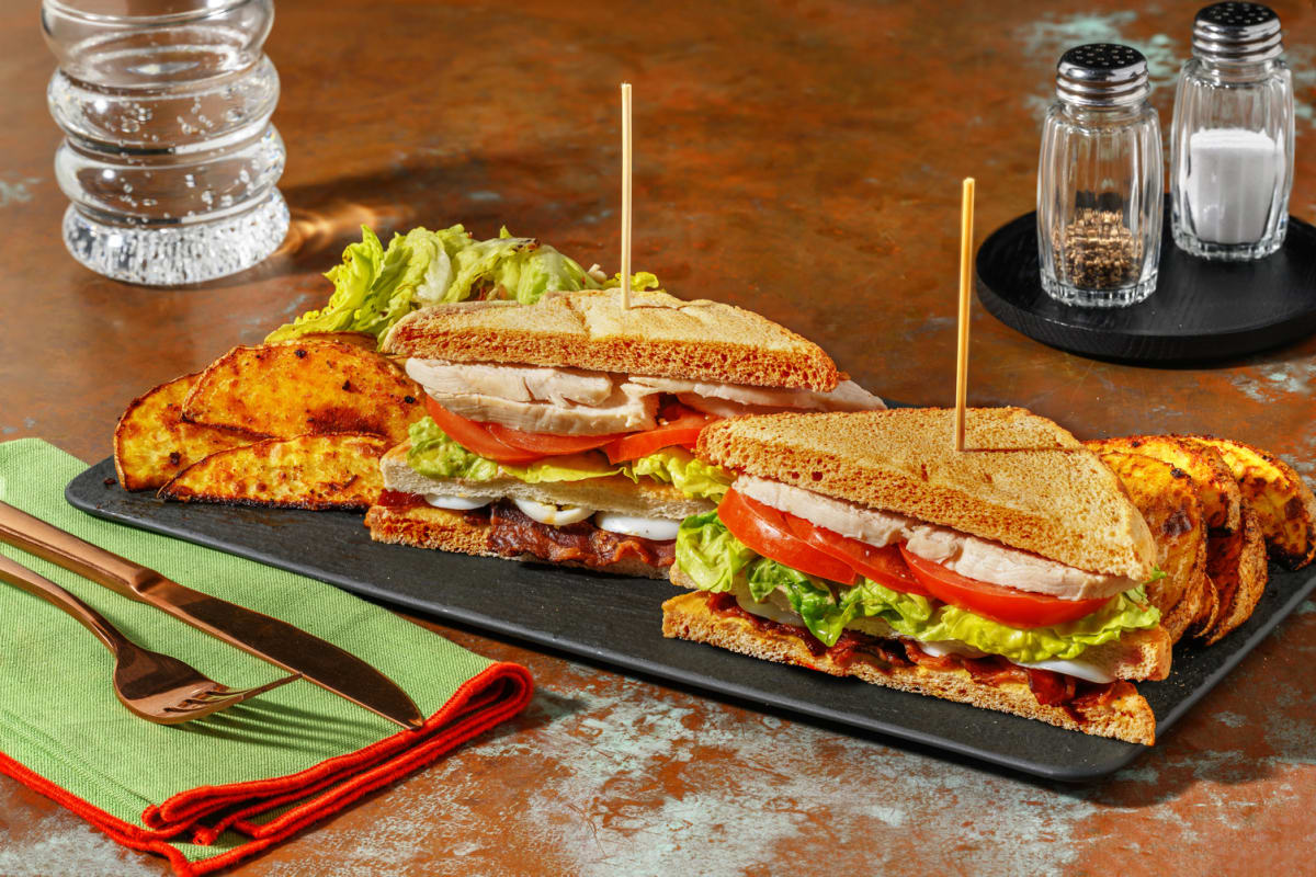 Club sandwich au poulet, tomate & bacon