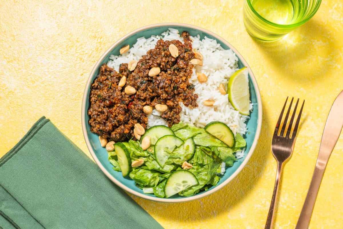 Bowl met veggie ponzu-'gehakt' en frisse salade