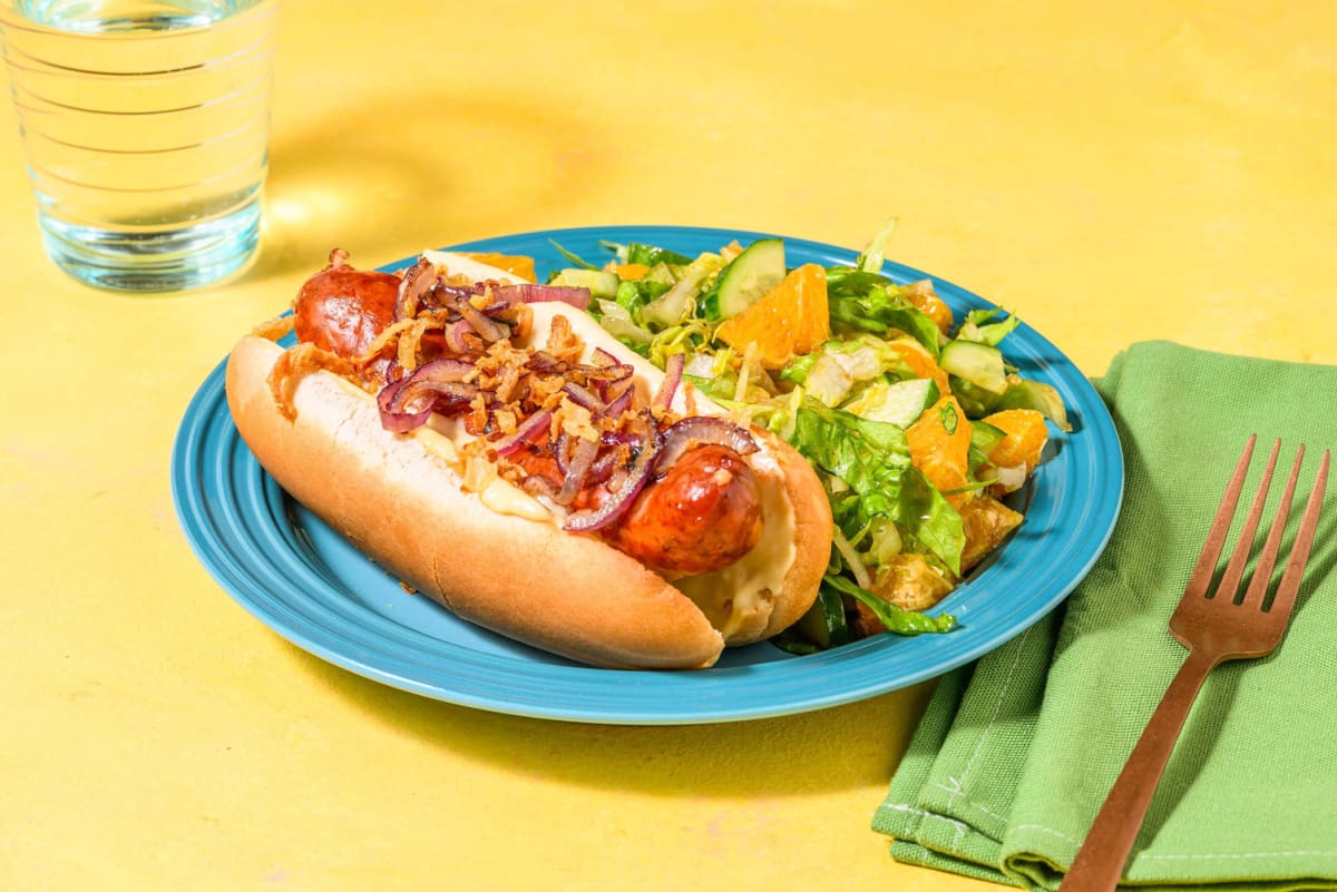 Hotdog van rookworst met honing-mosterdsaus