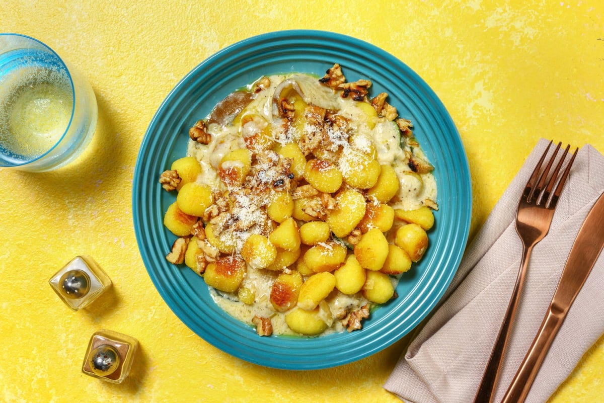 Romige gnocchi met blauwe-kaassaus, courgette en peer