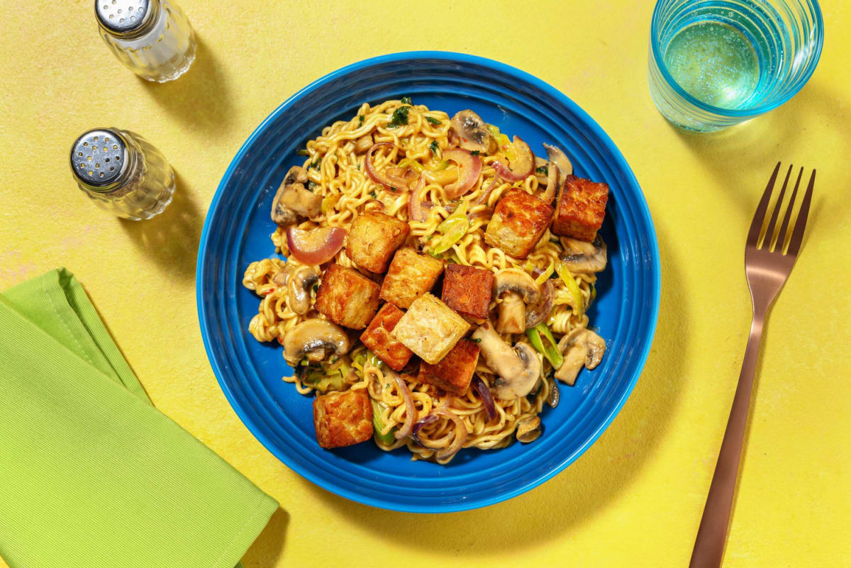 Nouilles crémeuses au beurre de cacahuète et tempeh croustillant