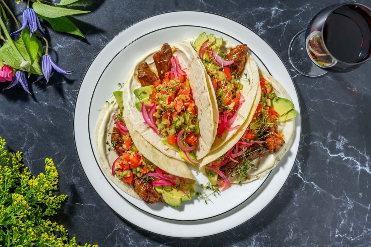 BBQ Steak Tacos mit Chili-Kiwi-Salsa & Avocado