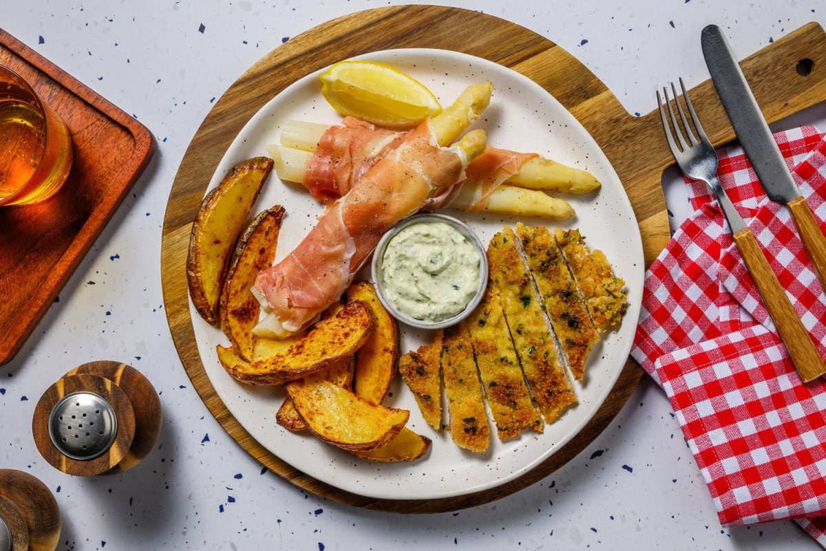 Kräuterschnitzel mit Spargel in Prosciutto