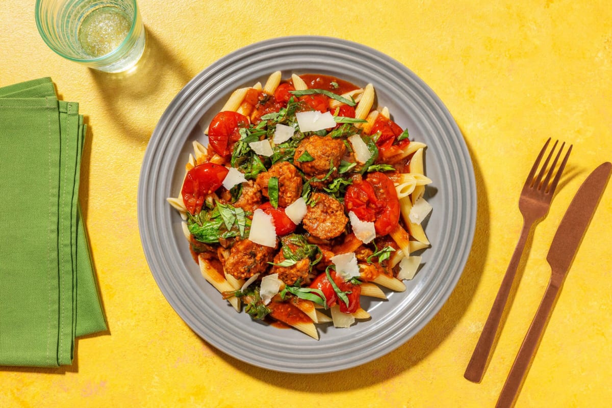 Penne met kipgehaktballetjes in romige tomatensaus