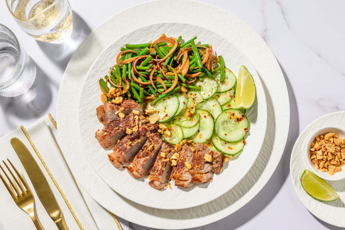 Rinderhüftsteak mit indonesischem Seroendeng-Topping