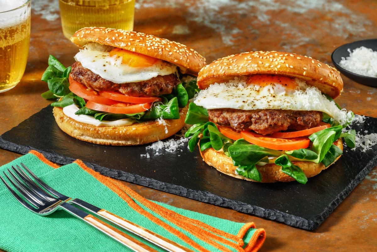 Burger met mayonaise met truffelaroma en Parmigiano Reggiano