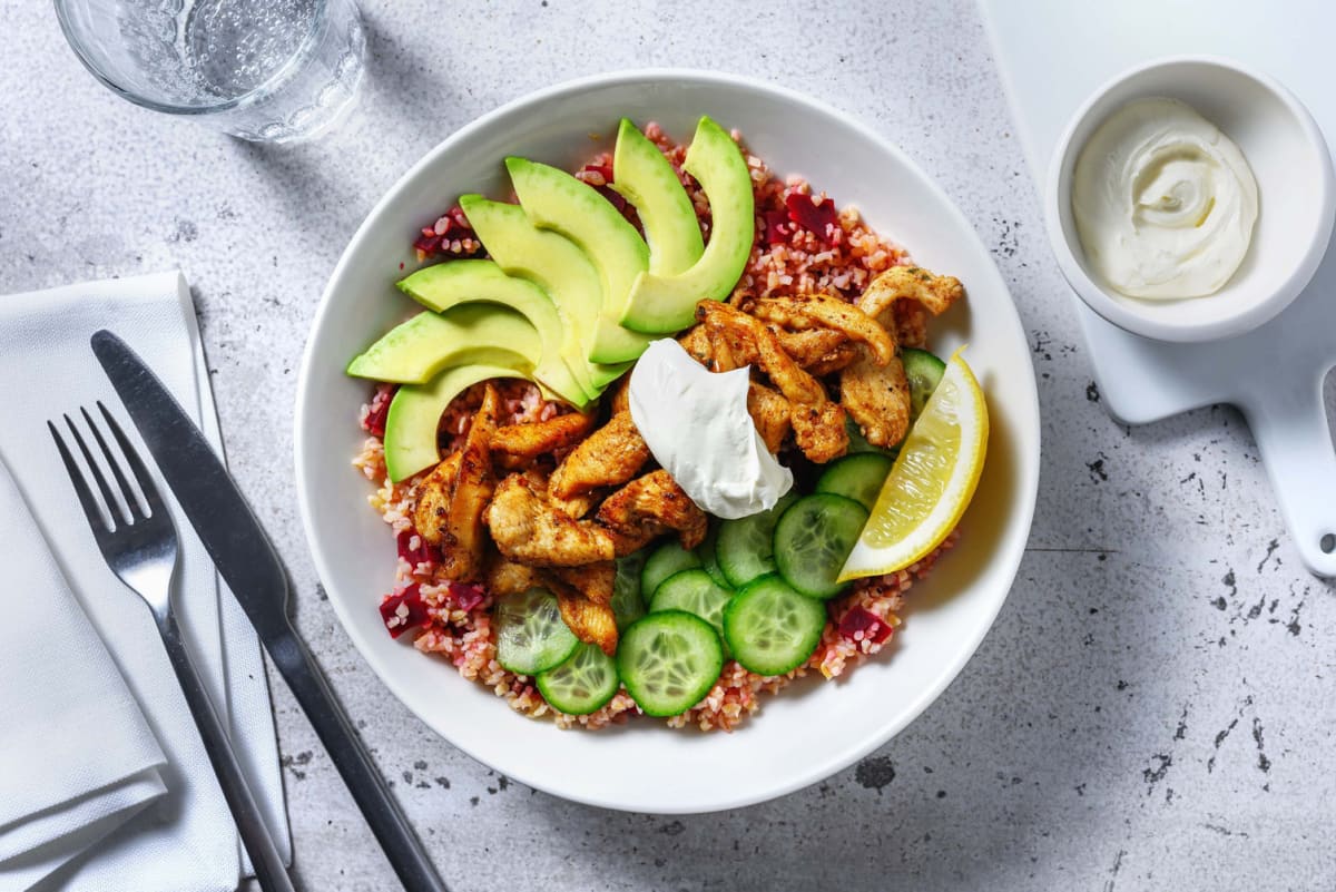 Bulgurbowl met kipgyros en avocado