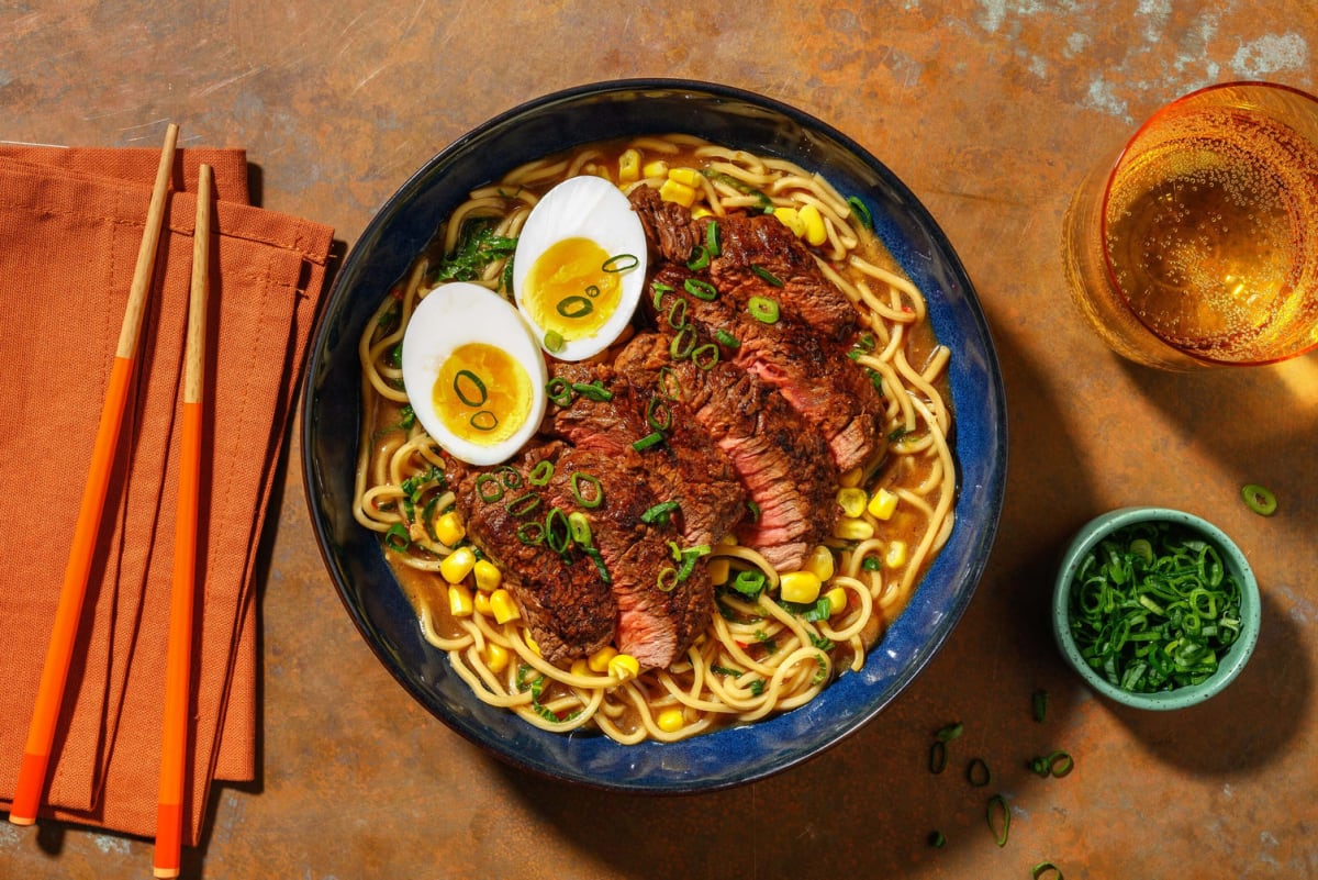 Luxe miso ramen met gemarineerde steak