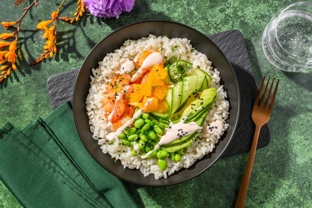 Poké bowl fusion aux crevettes et à l'avocat