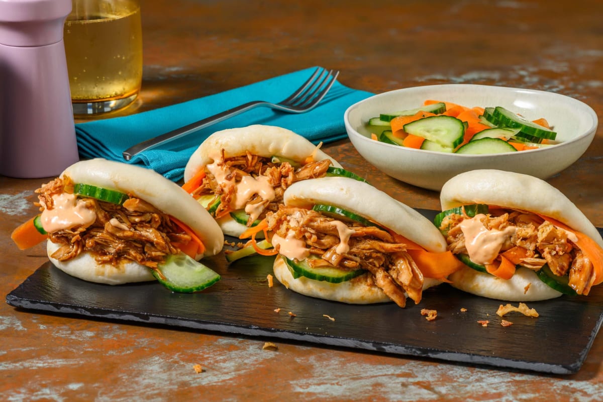 Pains bao au poulet effiloché en sauce hoisin