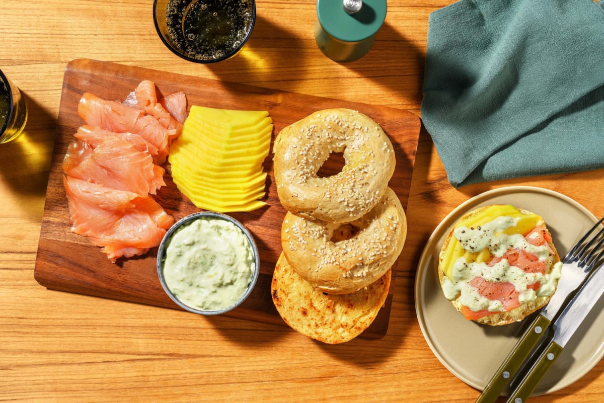 Morgenmadsbagel med røget laks