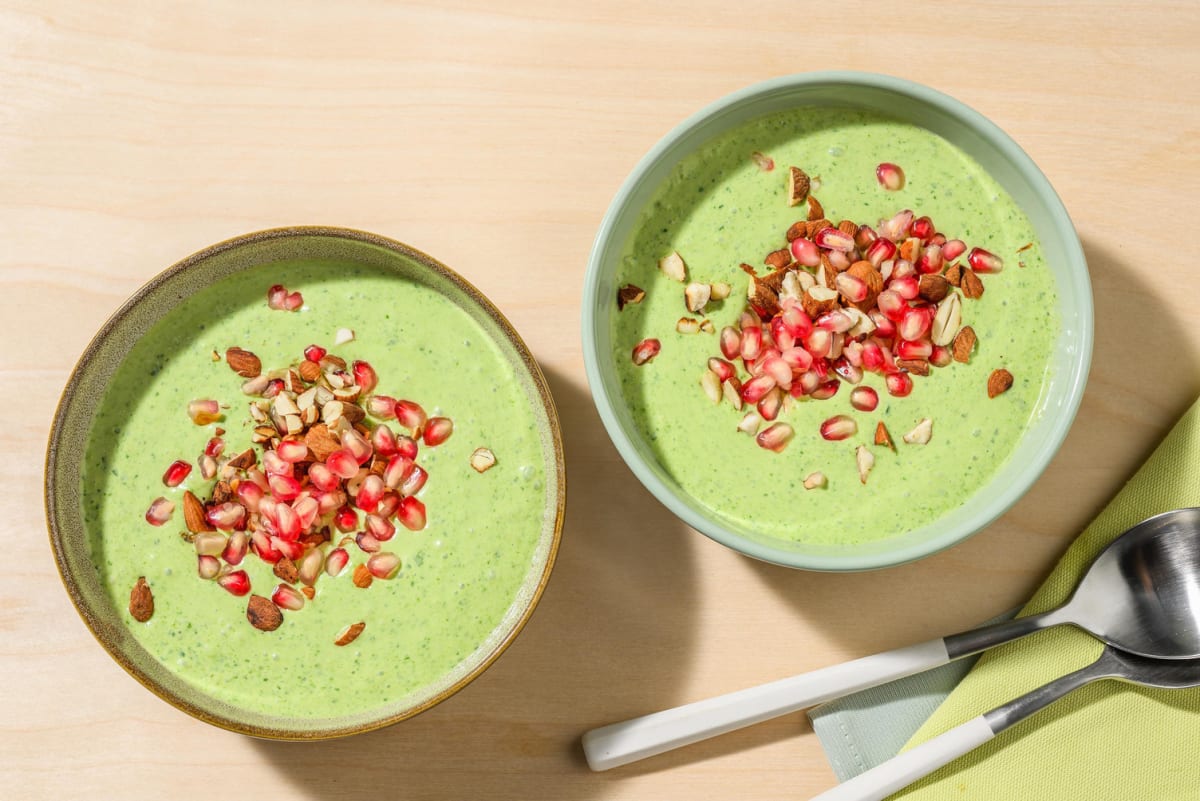Green smoothie bowl and pomegranate kit