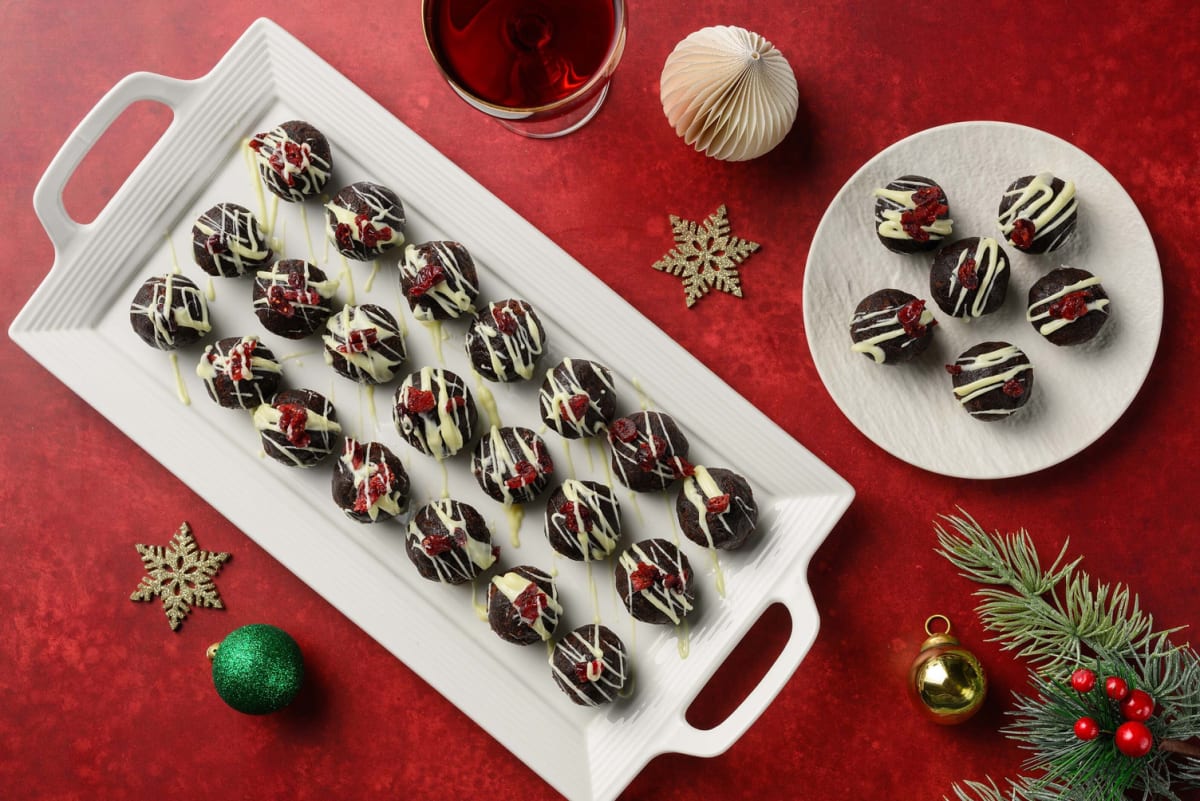 Christmas Pudding Style Chocolate Cake Pops