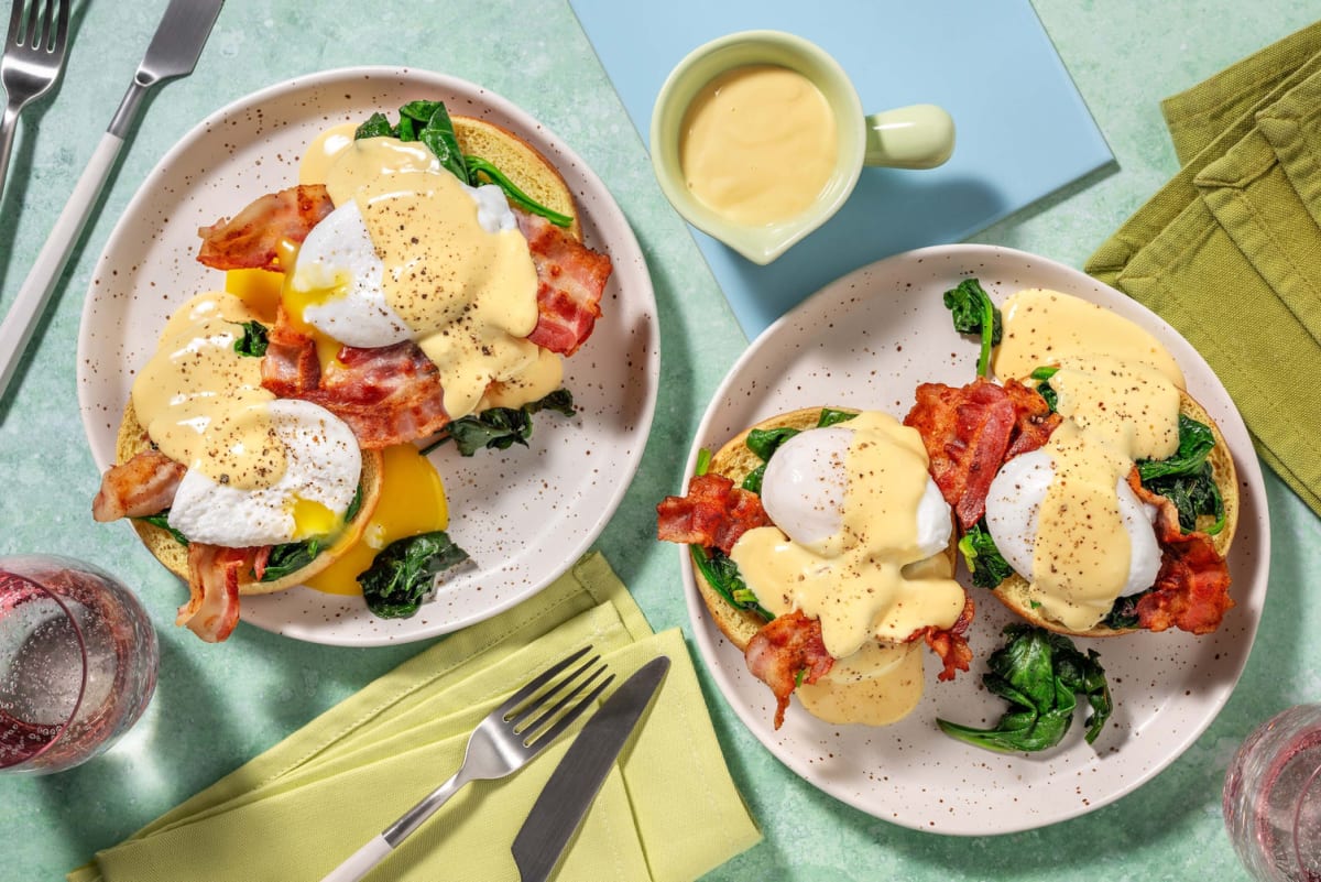 Eggs Benedict met spinazie en ontbijtspek