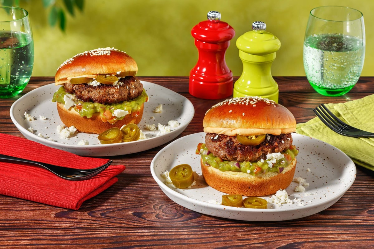 Mexicaanse stijl burger met zelfgemaakte guacamole