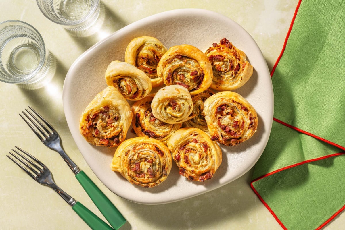 Roulés feuilletés au lard, cheddar et pesto