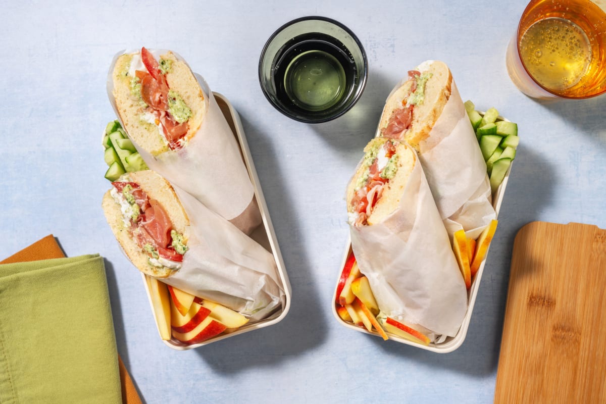 Bento Box : Sandwich burrata-jambon sec & crudités