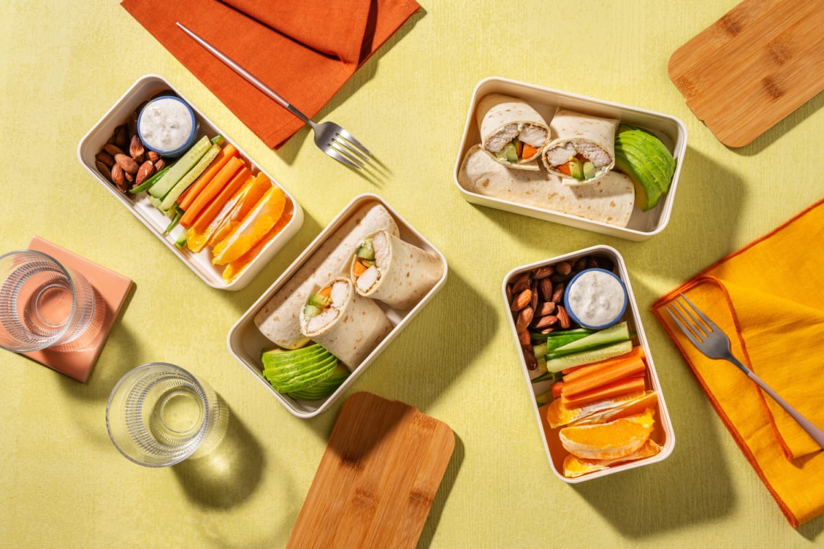 Bento Box : Wraps poulet-avocat, dip & crudités