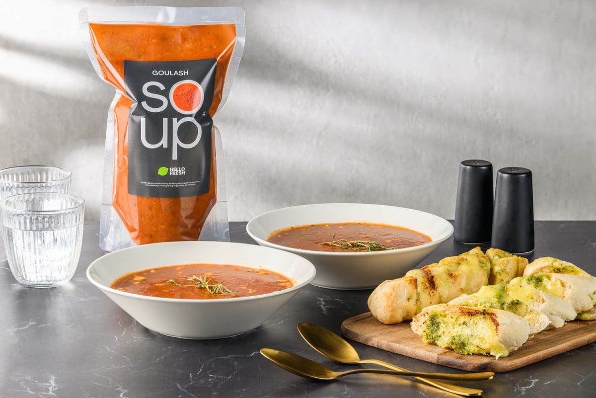 Goulashsoep met mozzarella-knoflookbrood 