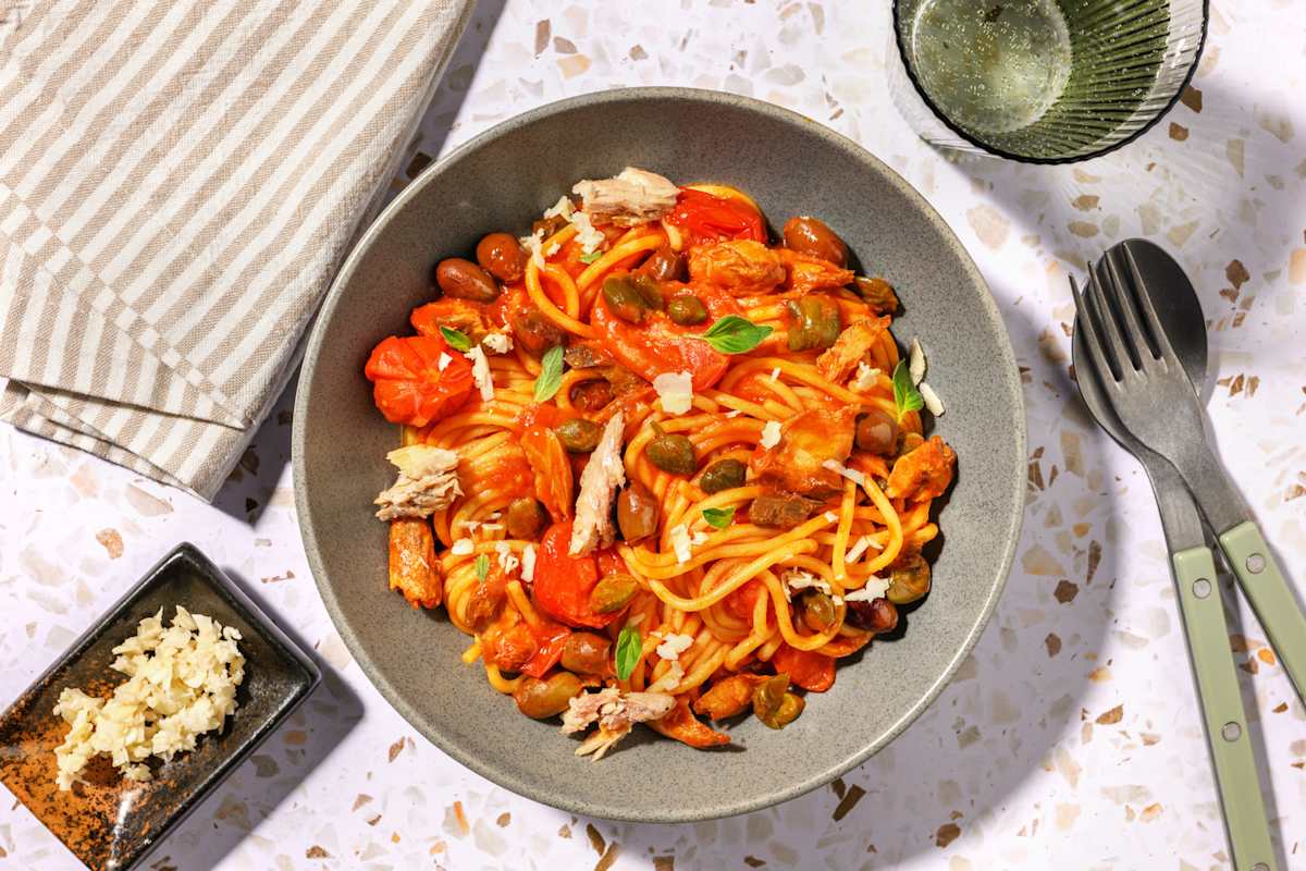 Spaghetti alle mazzancolle e sugo all'eoliana