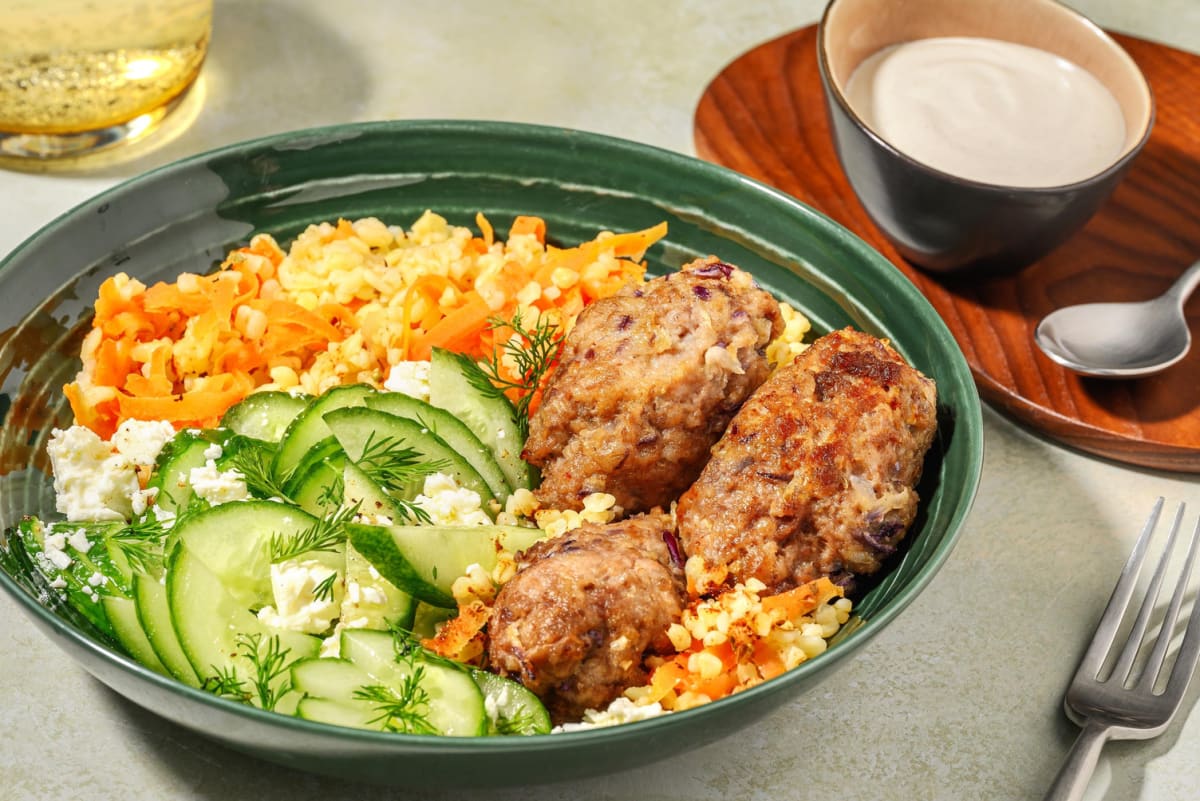Græsk bulgurbowl med souvlaki-kofta 