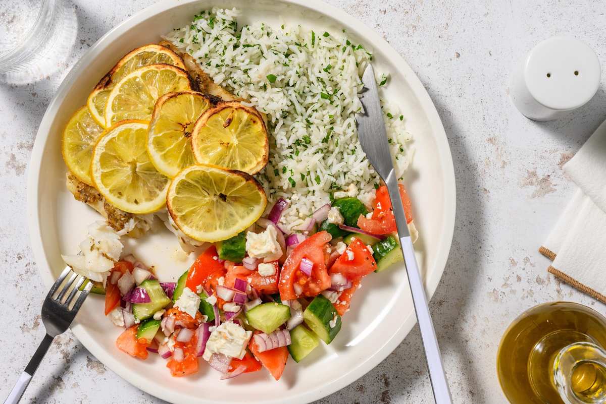 Ugnsbakad citronsej och grekisk sallad