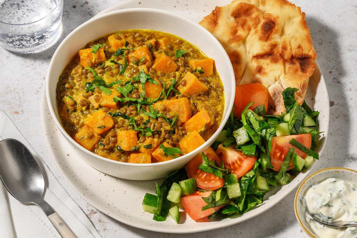 Linzencurry met zoete aardappel en naan