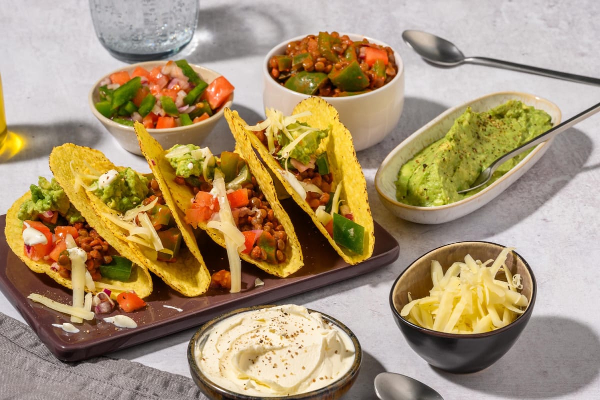 Cheesy taco's met chili sin carne en avocadodip