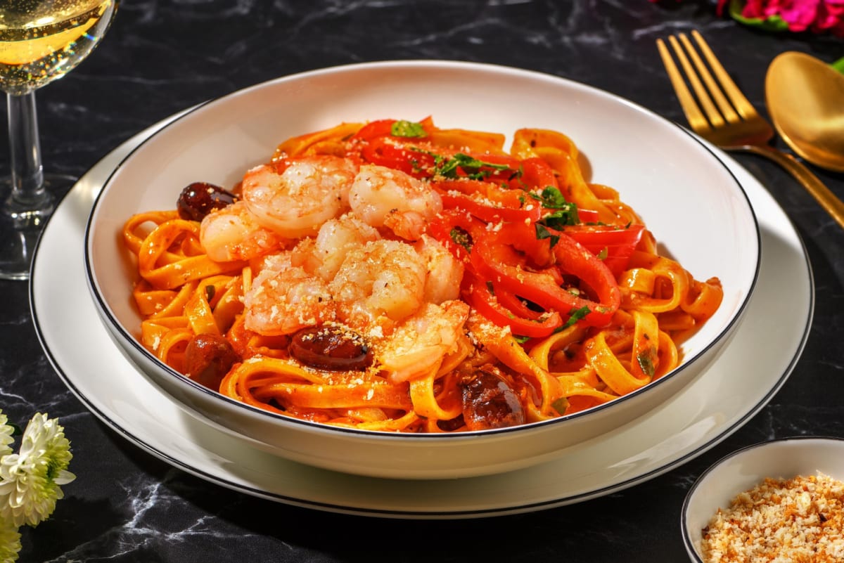 Fettuccine mit Garnelen in cremiger Paprikasoße