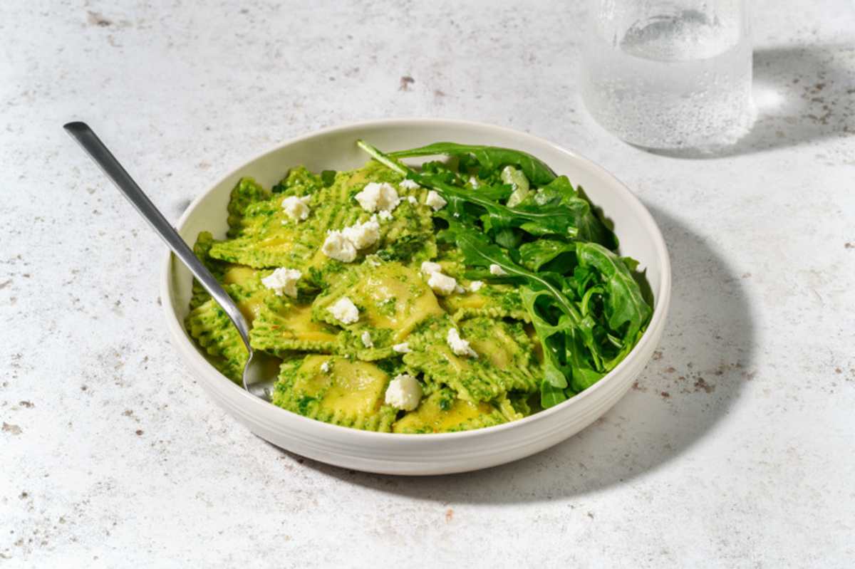 Raviolis de setas con pesto casero de rúcula y langostinos