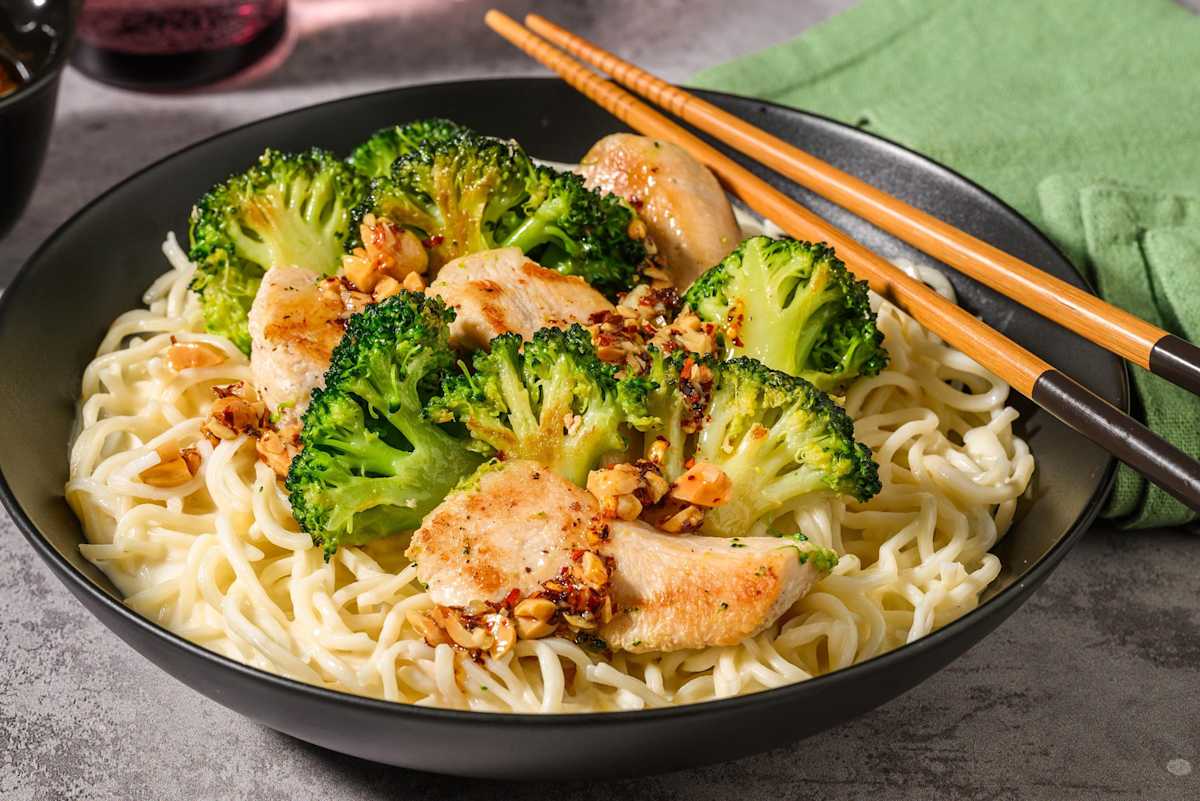 'Alfredo'-nudler med kylling og broccoli