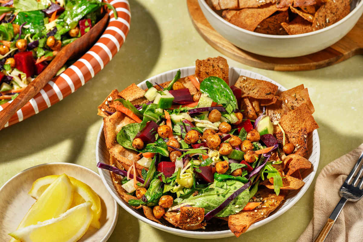 Kikkererwtensalade met knapperig za'atar platbrood en rode biet