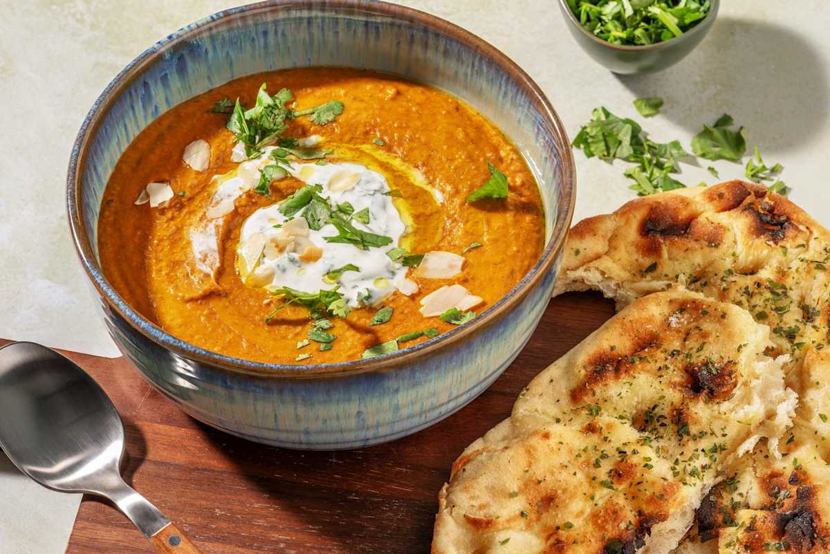 Romige masala linzensoep met naanbrood