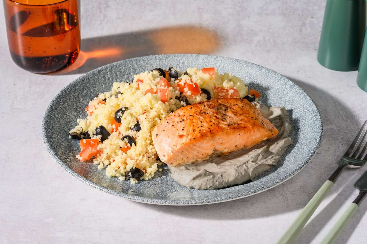 Salmón con cremoso de olivas negras 