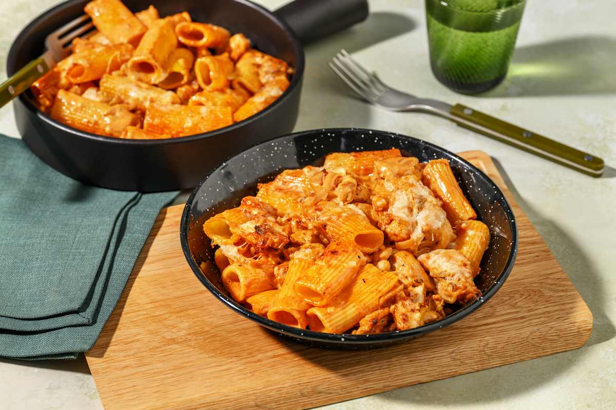 Rigatonis gratinados con extra de pollo y queso