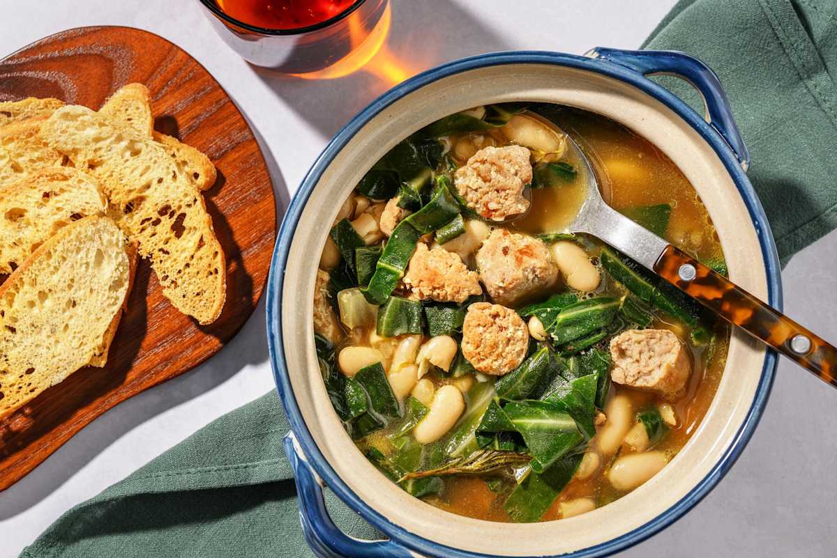 Zuppa rustica di salsiccia e fagioli