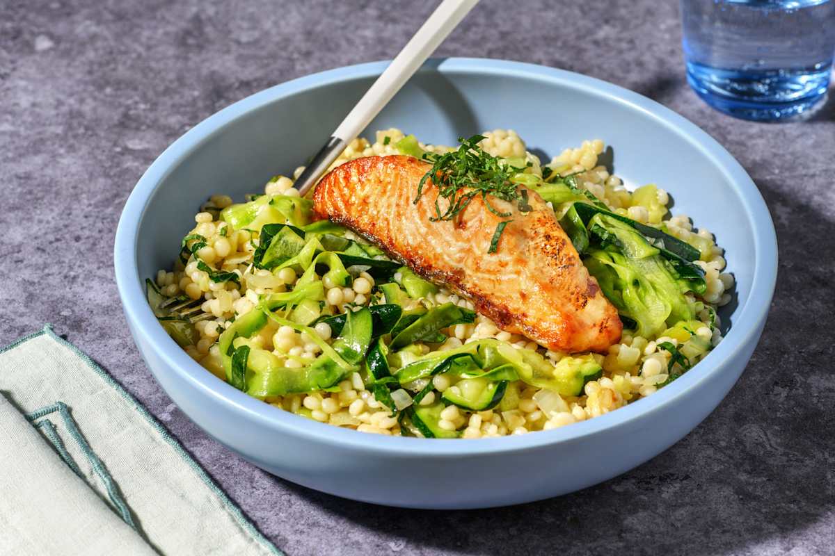Salmón con alioli gratinado y cuscús perlado 