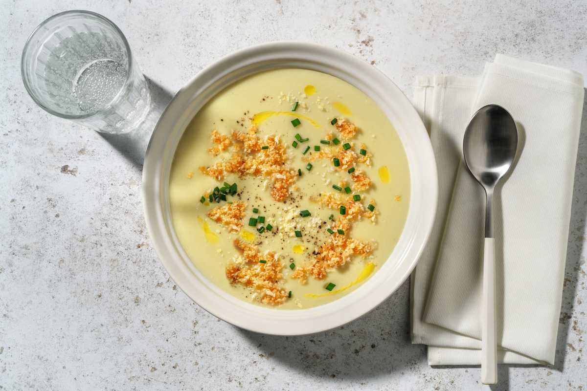 Crema de espárragos con panko al membrillo y merluza
