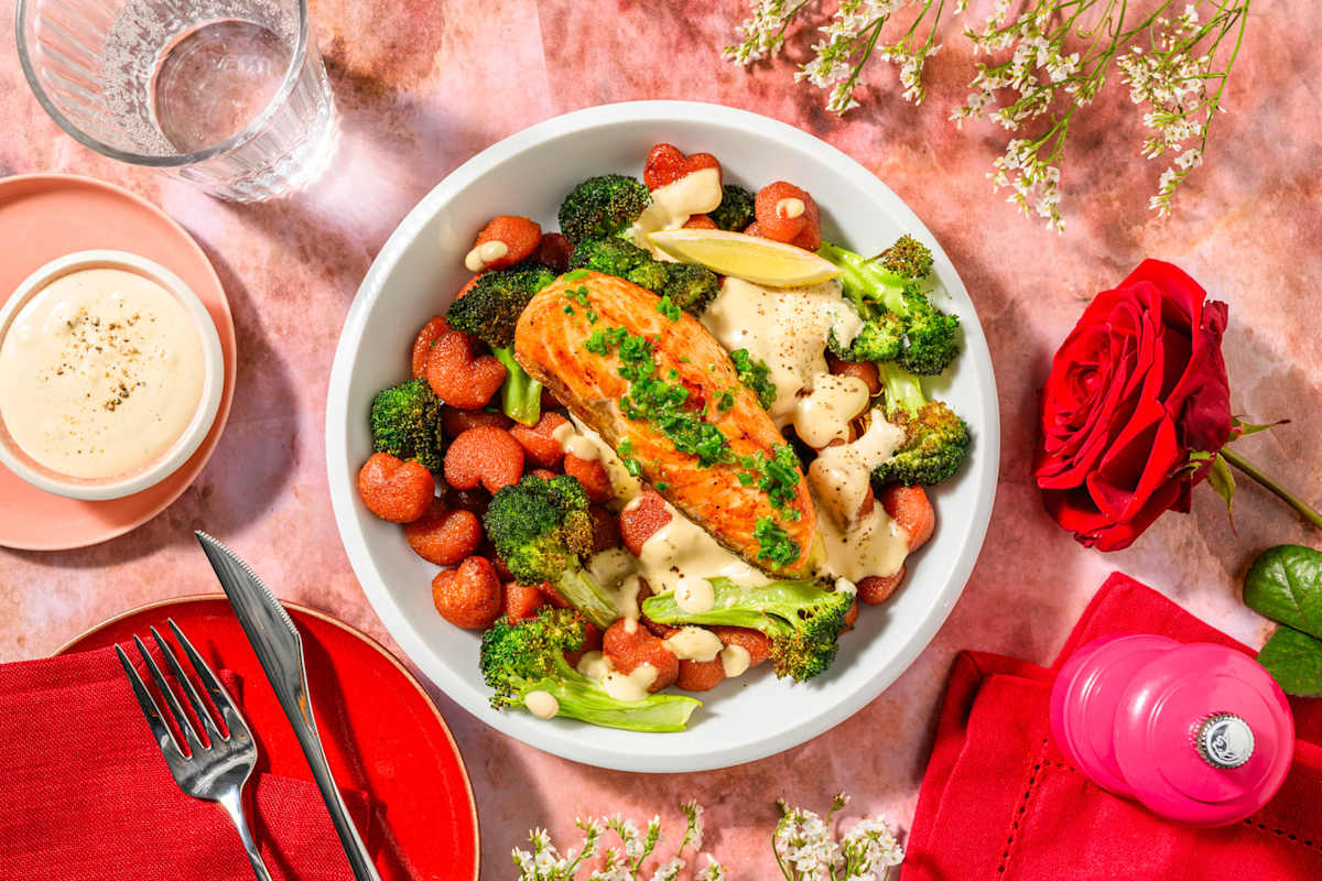 Lachsfilet auf pinken Rande-Gnocchi