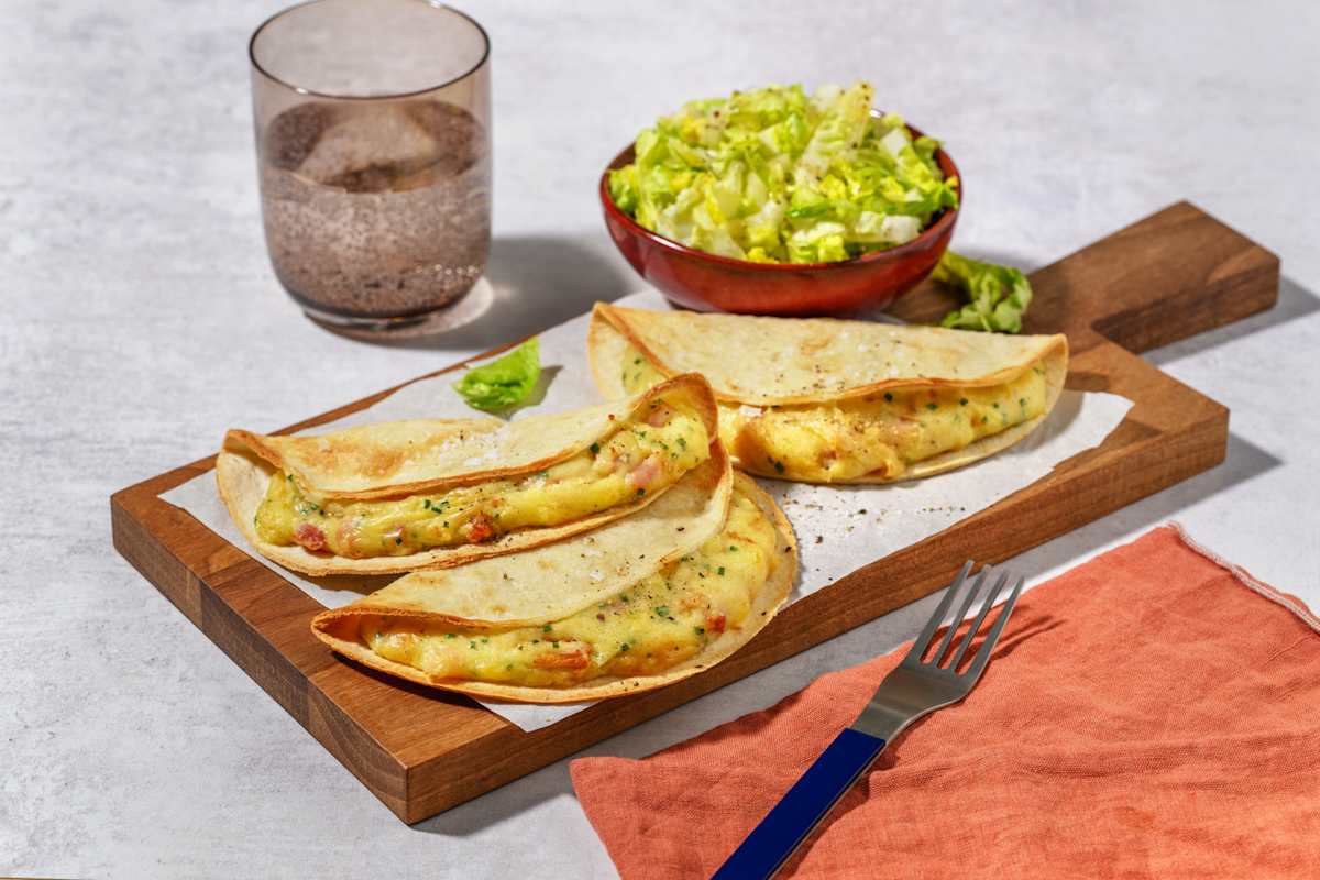 Quesadillas de patata, bacon y queso fundido